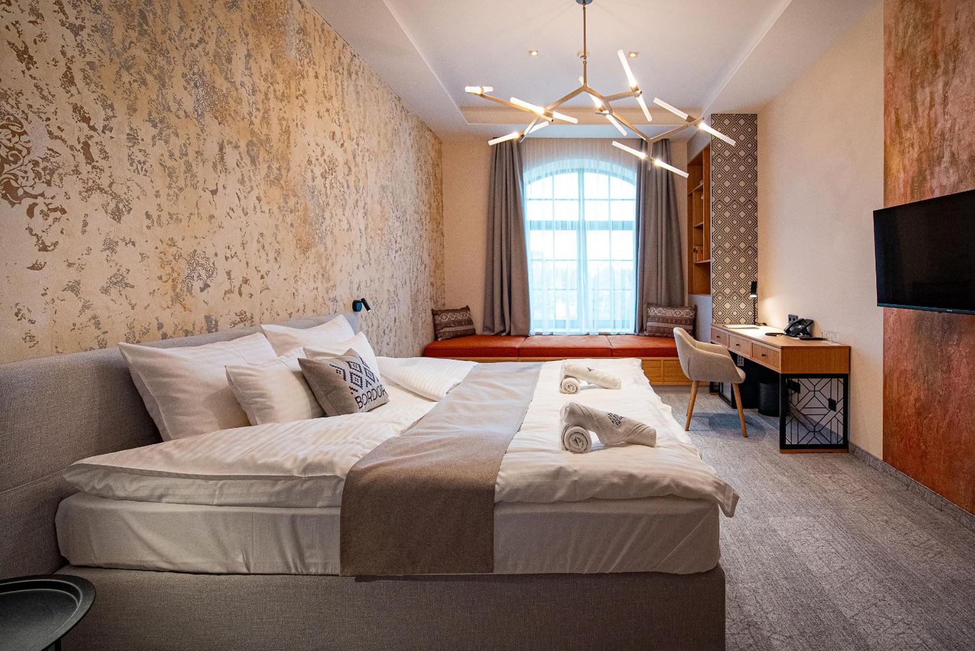 Bordur Wellness Hotel Superior Es Szonyegmuzeum Bekesszentandras Exterior foto