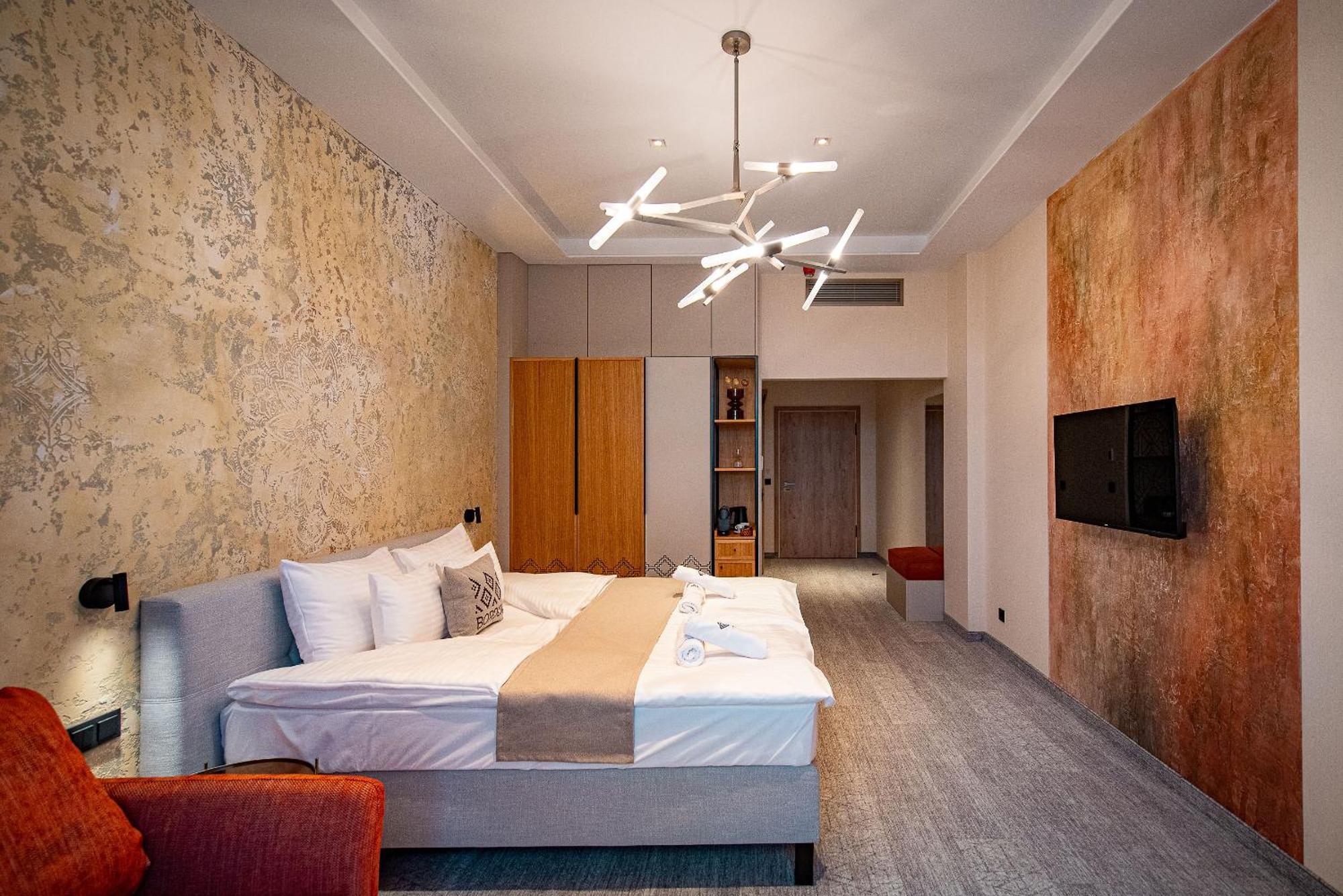 Bordur Wellness Hotel Superior Es Szonyegmuzeum Bekesszentandras Exterior foto