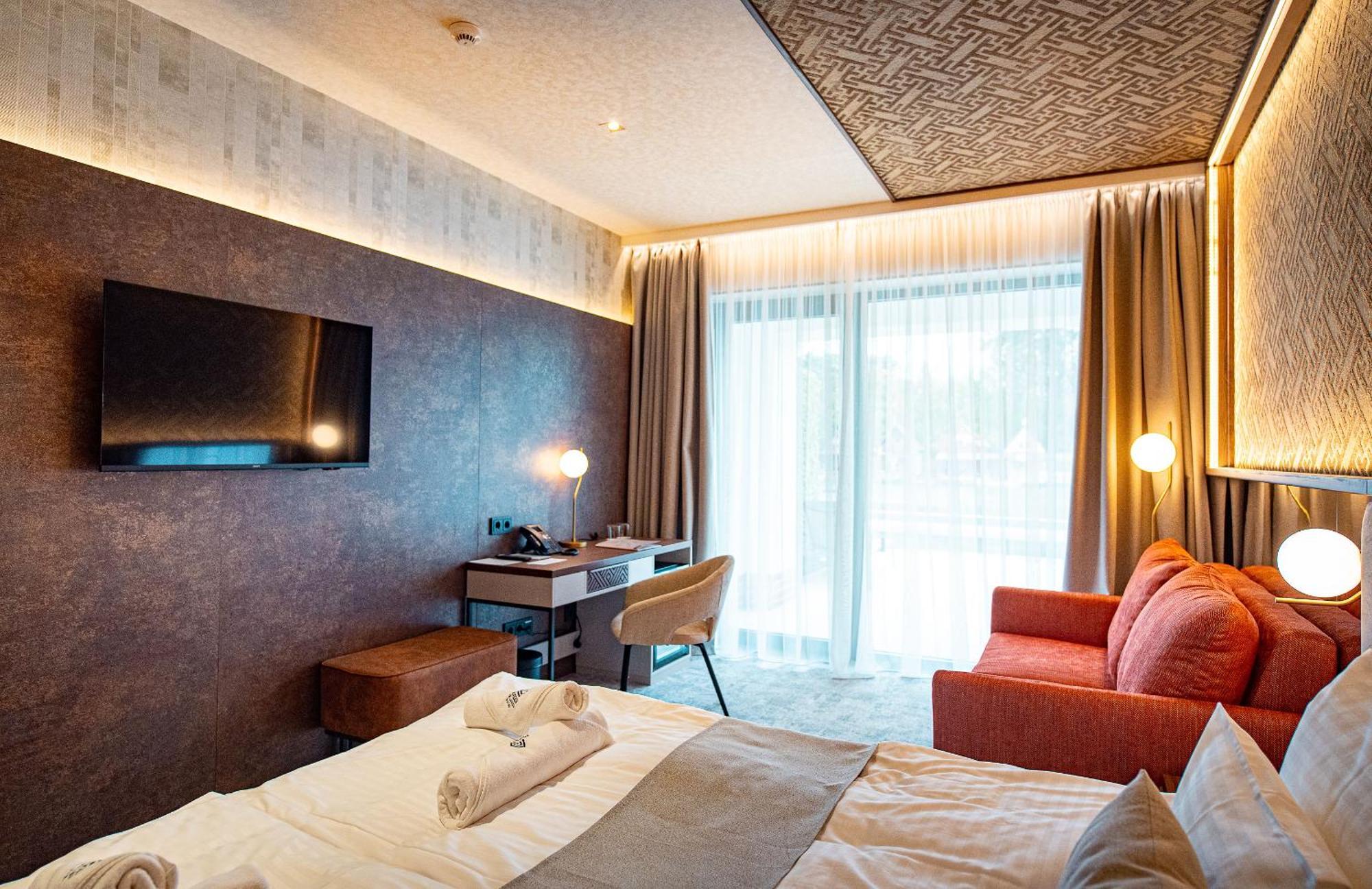 Bordur Wellness Hotel Superior Es Szonyegmuzeum Bekesszentandras Exterior foto
