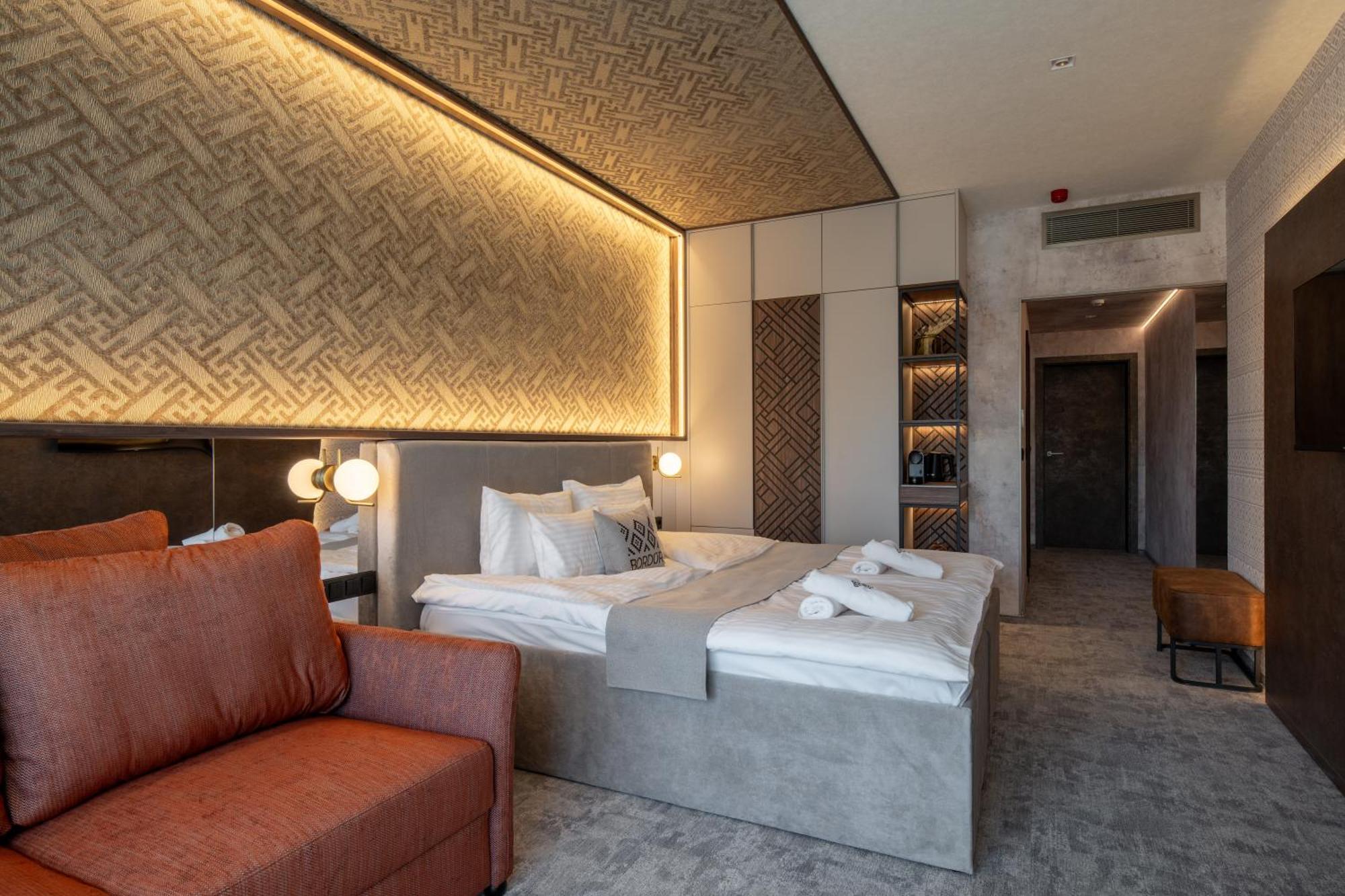 Bordur Wellness Hotel Superior Es Szonyegmuzeum Bekesszentandras Exterior foto